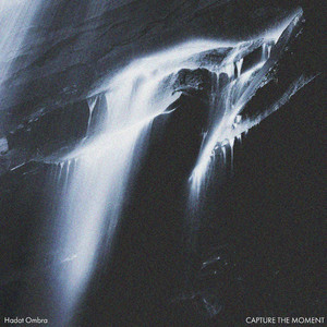 美女被骗到透明屋里强行插入
