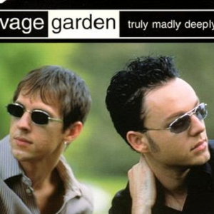 美女被骗到透明屋里强行插入
