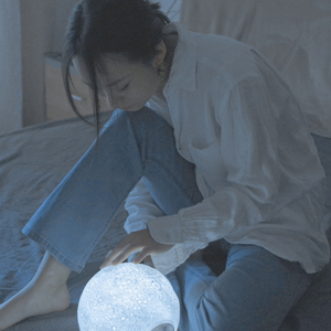 美女被骗到透明屋里强行插入
